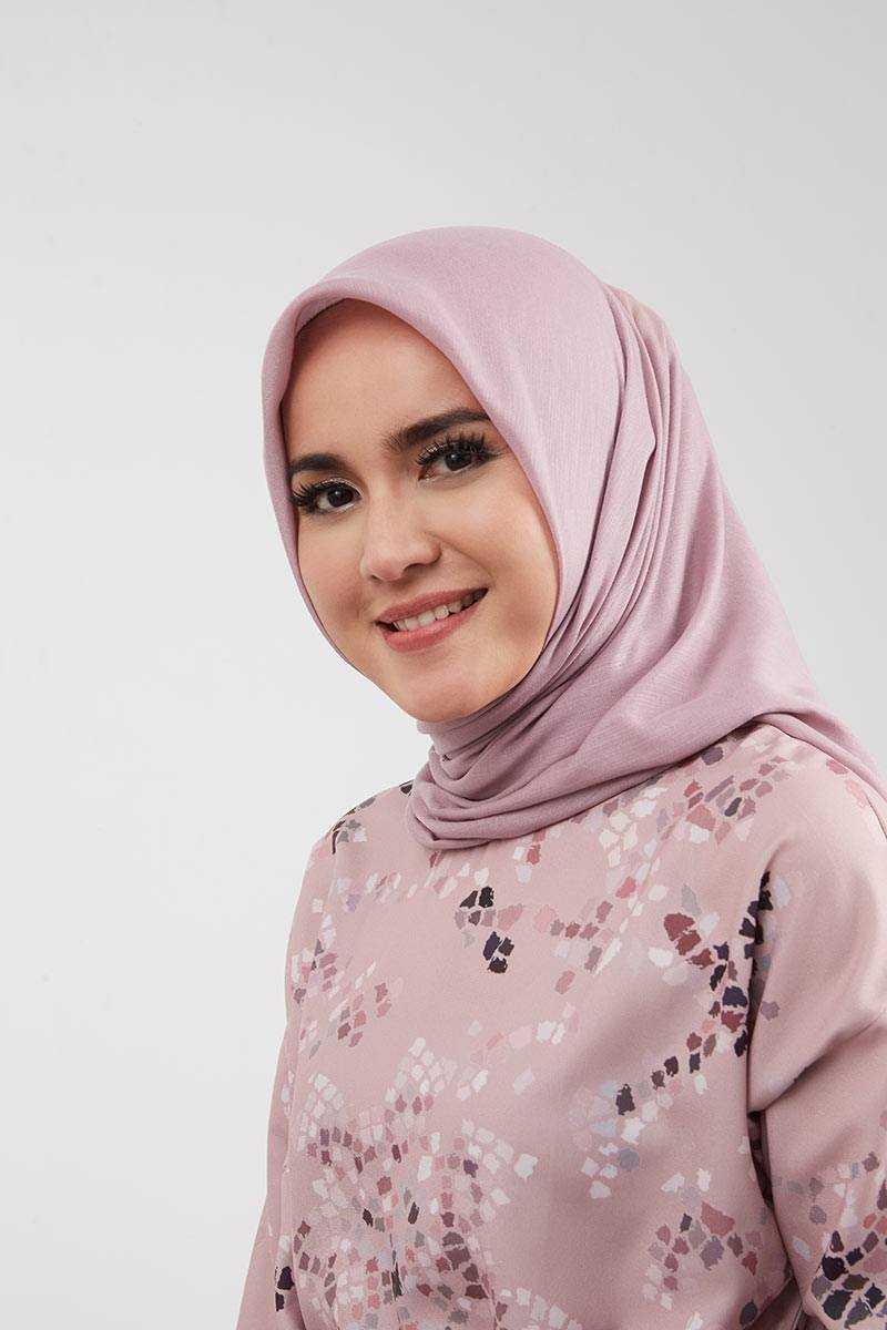 Warna plum hijab