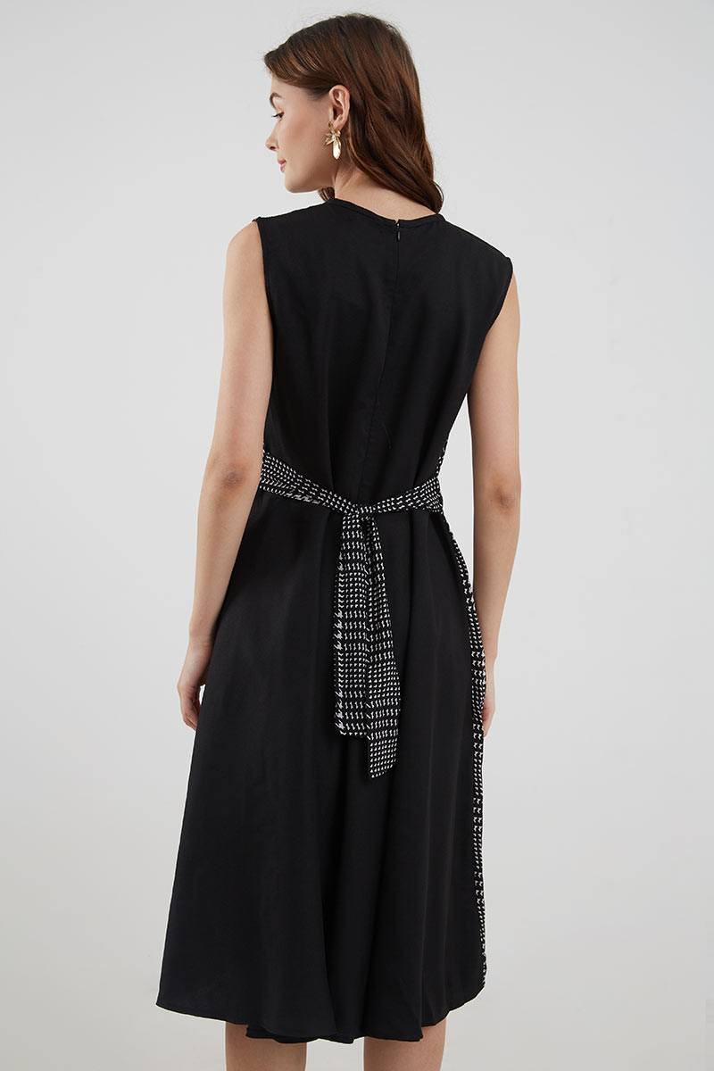 Sell Qienny Sleeveless Dress Black Midi 
