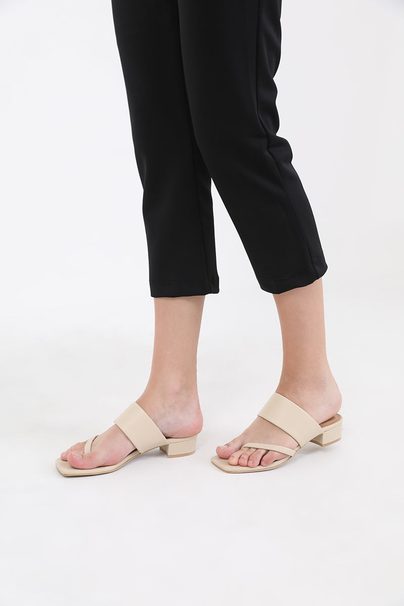 sandals beige